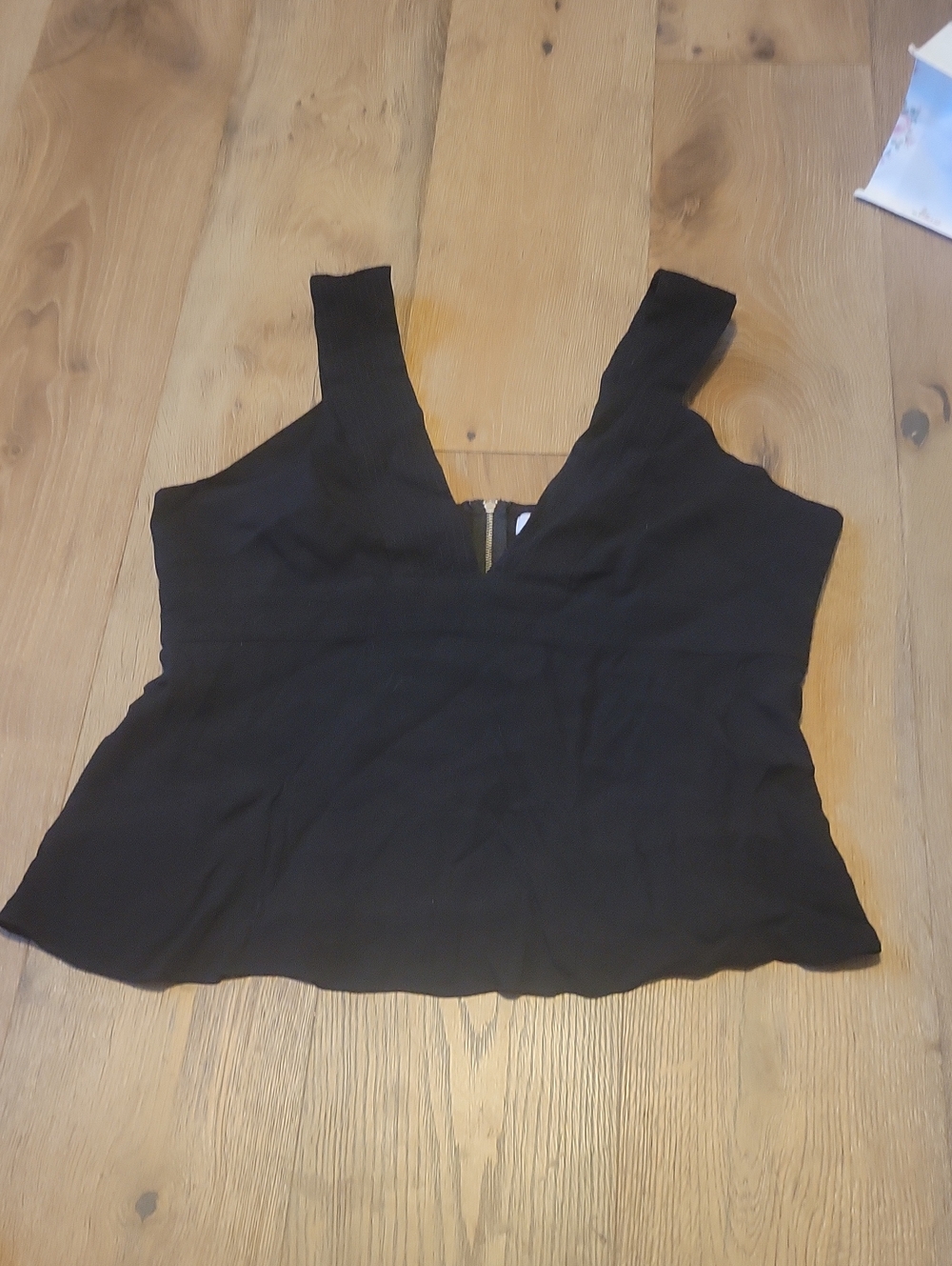 Chelsea28 Black V-Neck Sleeveless Tank XL